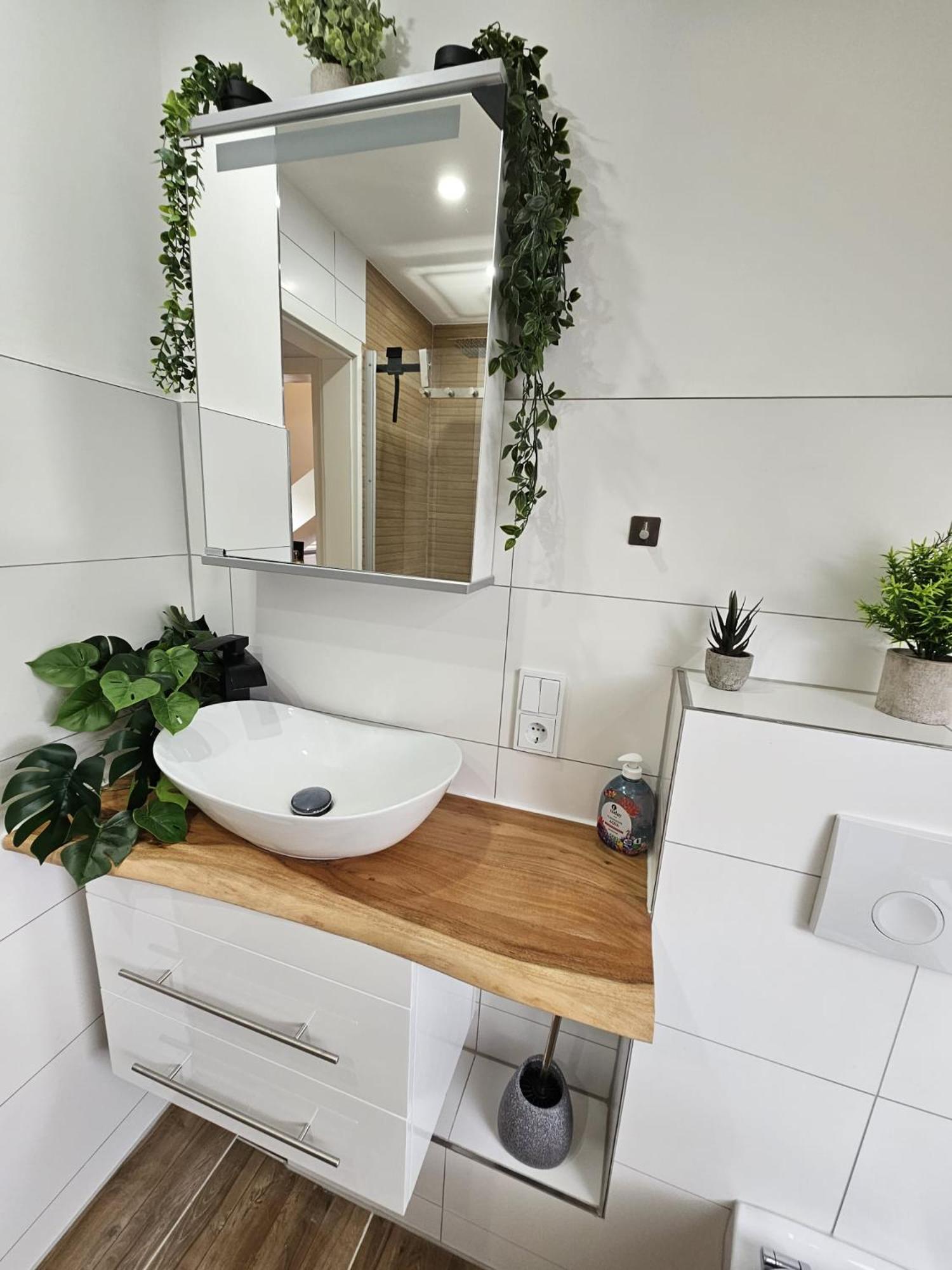 Tautraum Suite Mit Whirlpool Und Gruenem Ausblick 빌헬름스하펜 외부 사진
