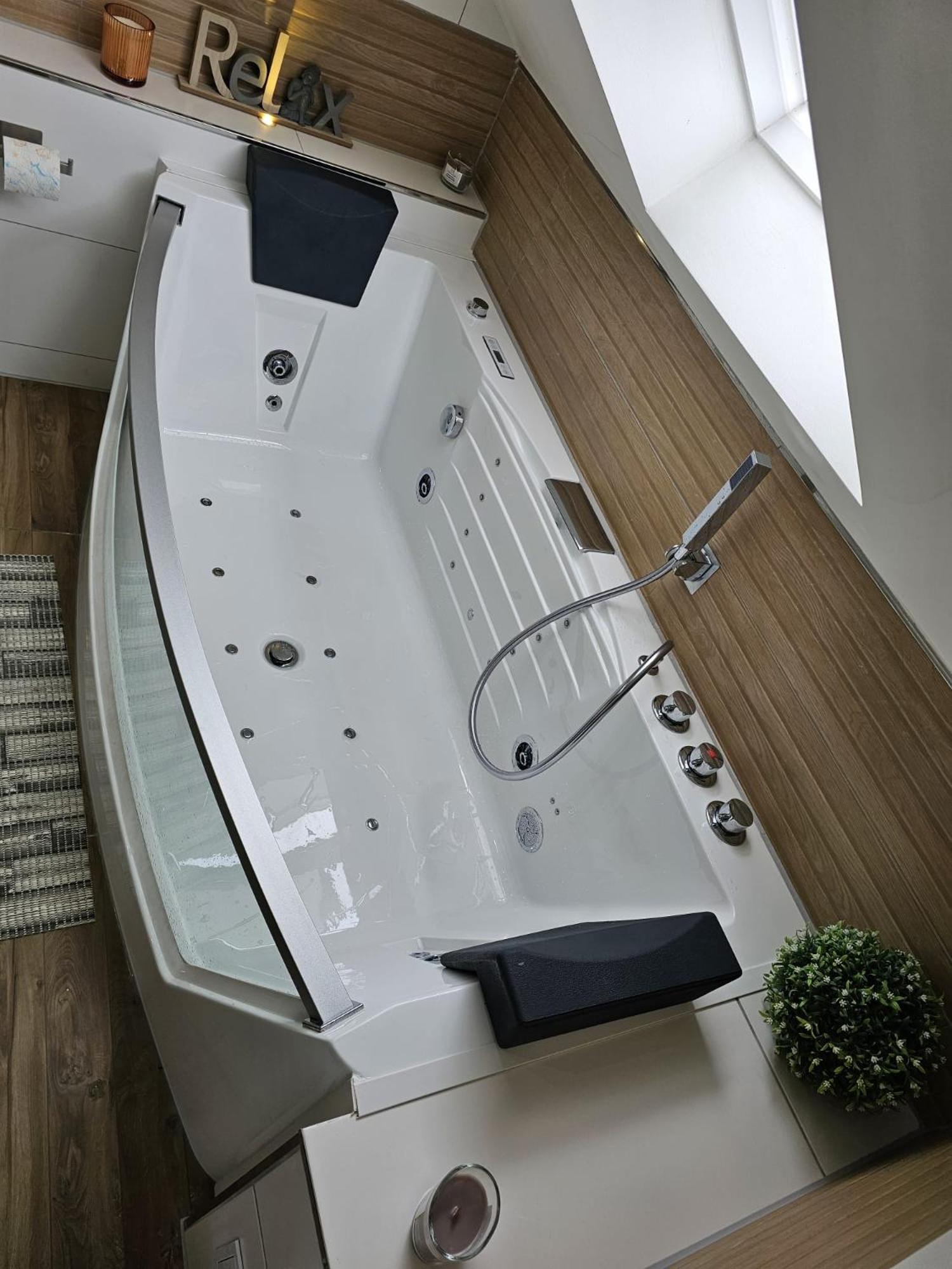Tautraum Suite Mit Whirlpool Und Gruenem Ausblick 빌헬름스하펜 외부 사진